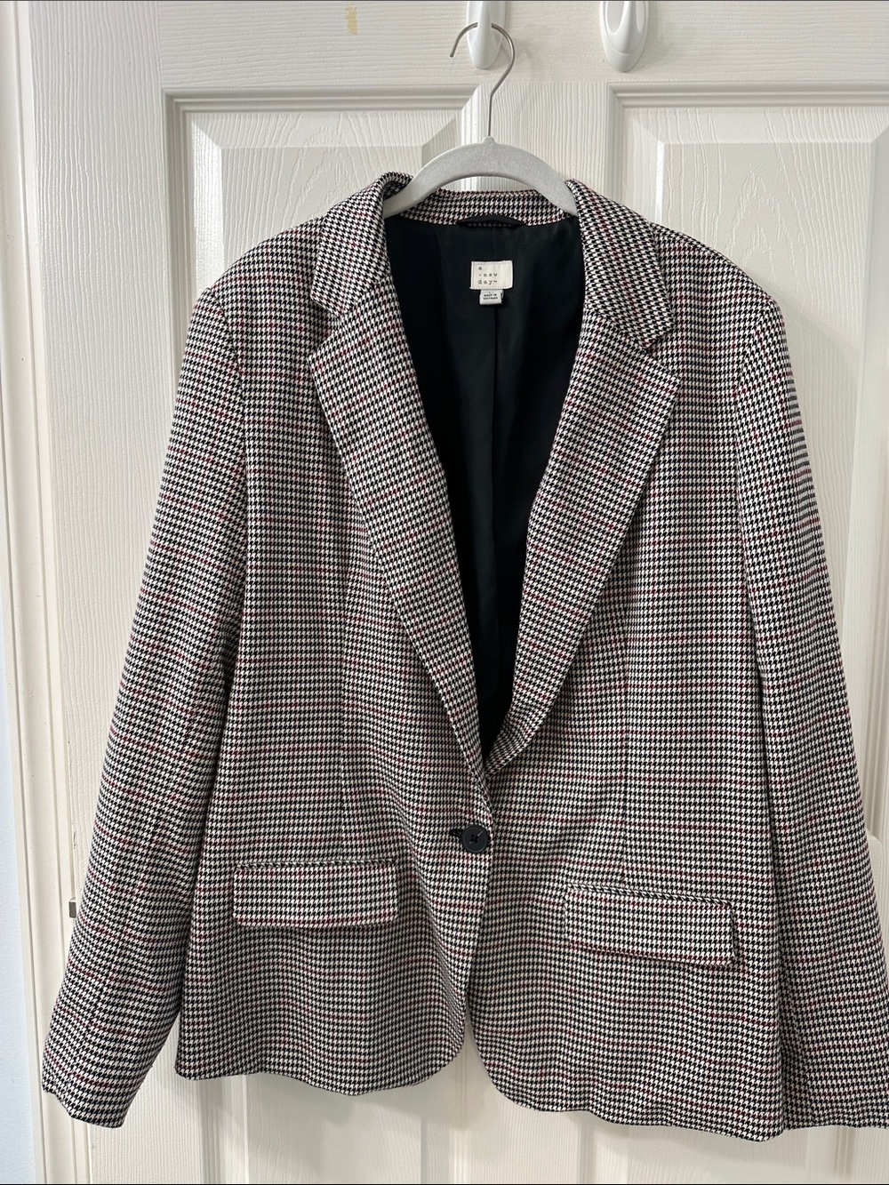 A New Day Black, White and Red Houndstooth Single-Button Blazer Size 16.